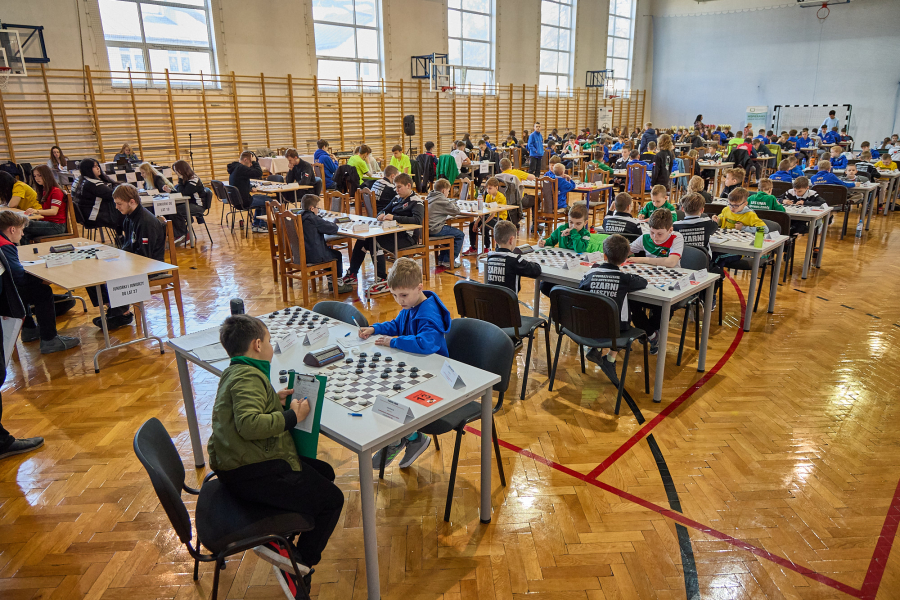 Horyniec-Zdrój stolicą warcabów. Wystartowały mistrzostwa Polski juniorów [ZDJĘCIA]